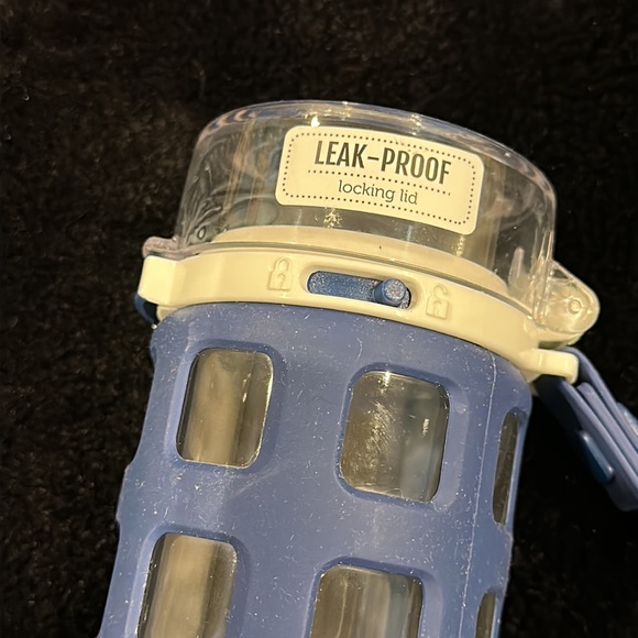 Brand new Ello Syndicate Glass Water Bottle - Picture 7 of 7